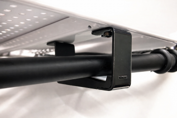 Stuurstanggeleider gemonteerd onder de bak van een Urban Arrow Family