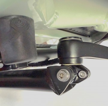 Linkage Hinge service set gemonteerd