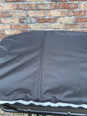 Urban Arrow Shorty dekzeil met spanlat en reflecterende strips